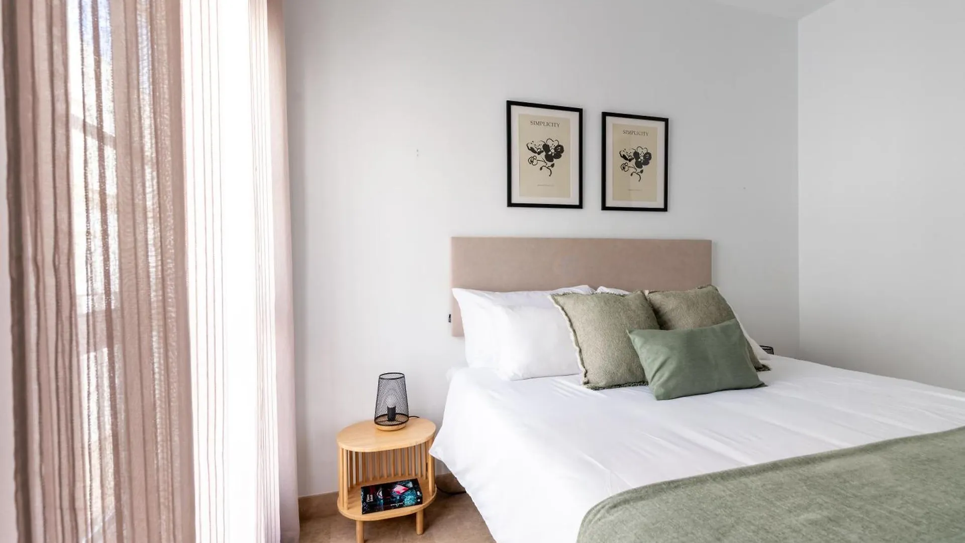 3 Habitaciones Y 2 Banos Junto Al Rio 세비야