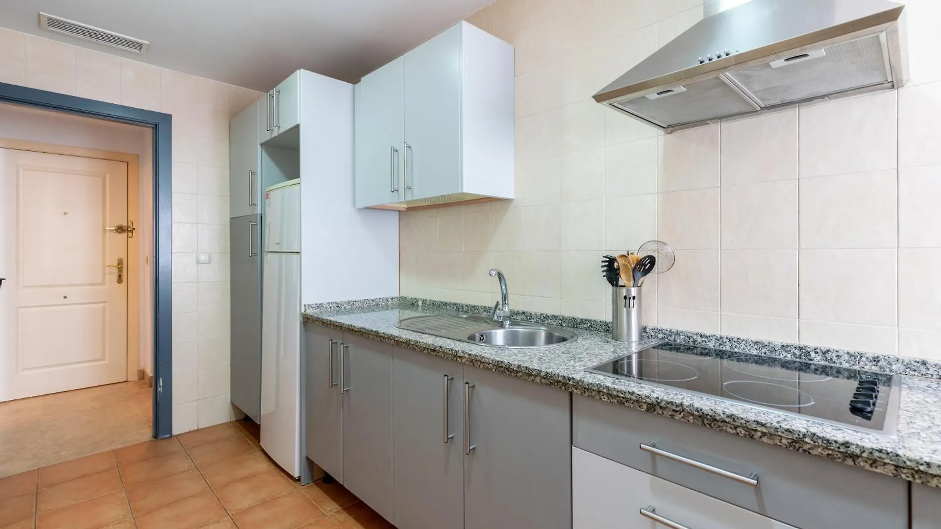 3 Habitaciones Y 2 Banos Junto Al Rio 세비야 0*,  스페인