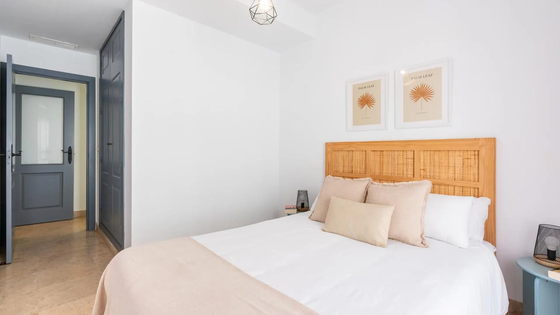3 Habitaciones Y 2 Banos Junto Al Rio 세비야 0*,