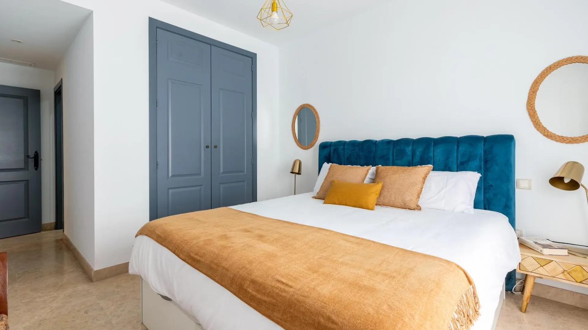 3 Habitaciones Y 2 Banos Junto Al Rio 세비야 아파트