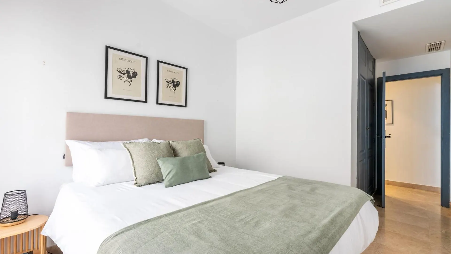3 Habitaciones Y 2 Banos Junto Al Rio Seville 0*,  Spain
