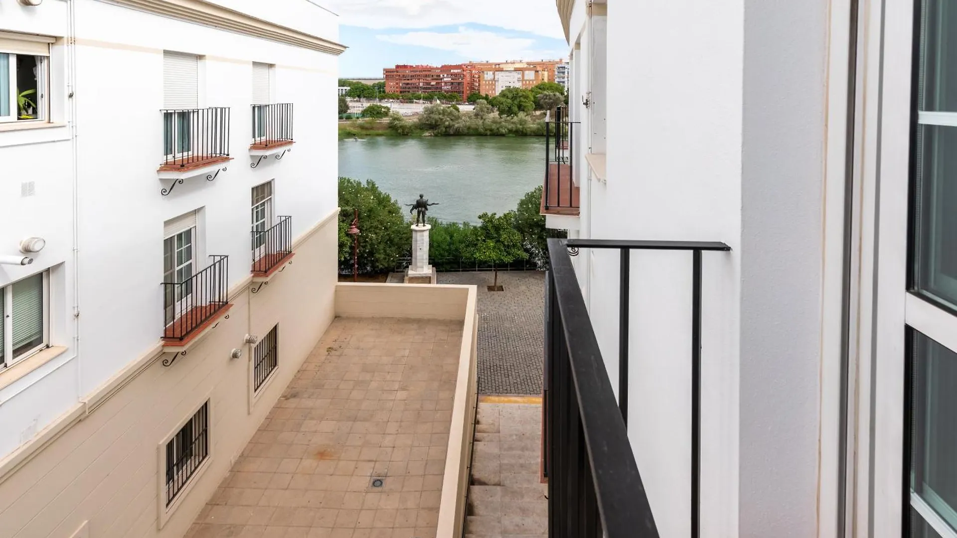 3 Habitaciones Y 2 Banos Junto Al Rio Seville 0*,