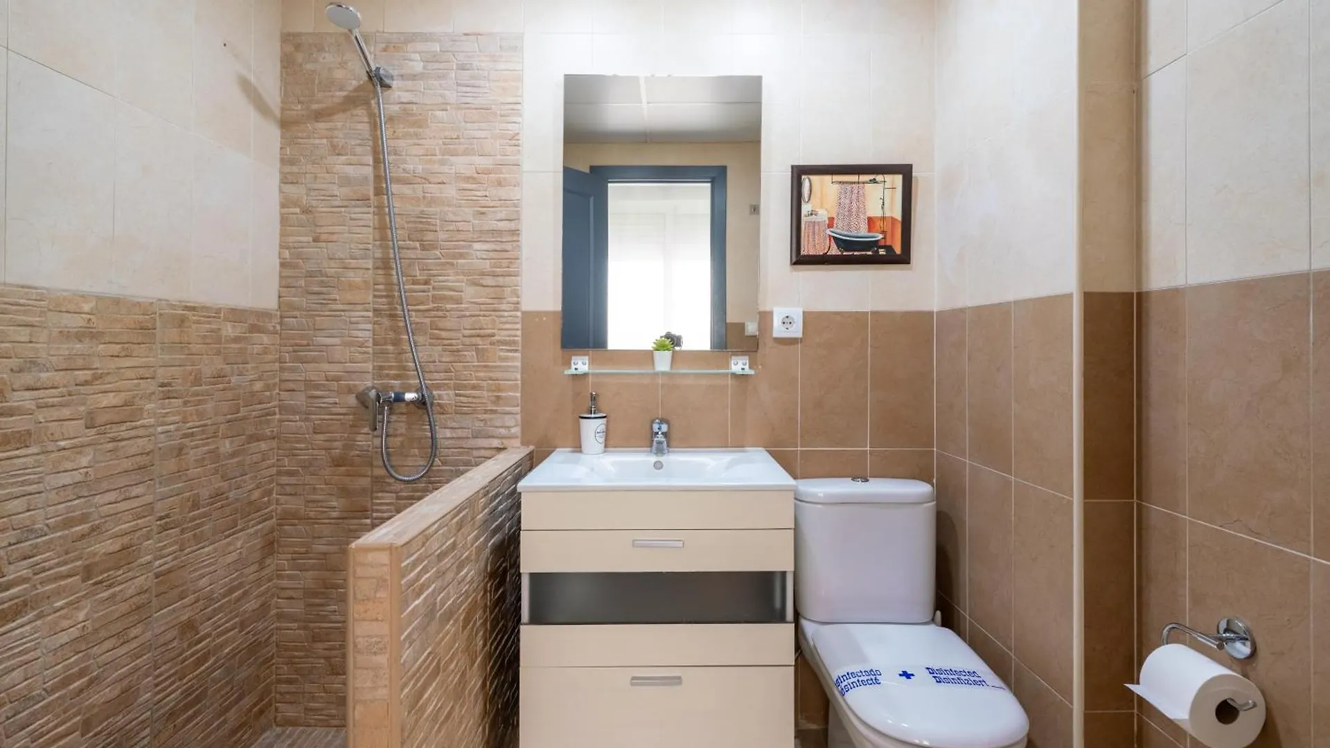 3 Habitaciones Y 2 Banos Junto Al Rio Seville 0*,  Spain