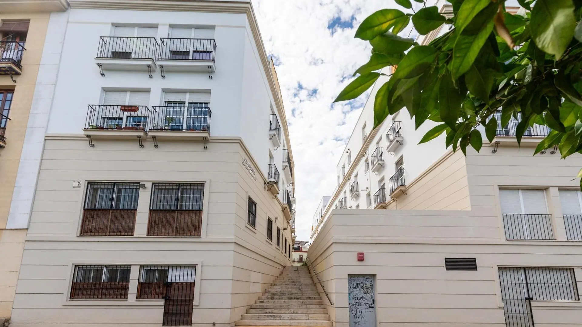 3 Habitaciones Y 2 Banos Junto Al Rio Seville Apartment