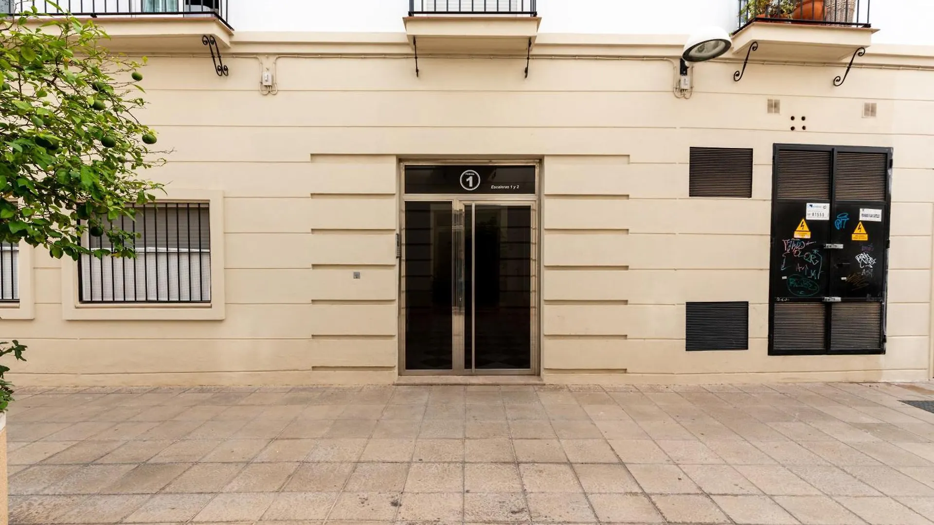 3 Habitaciones Y 2 Banos Junto Al Rio Seville Apartment