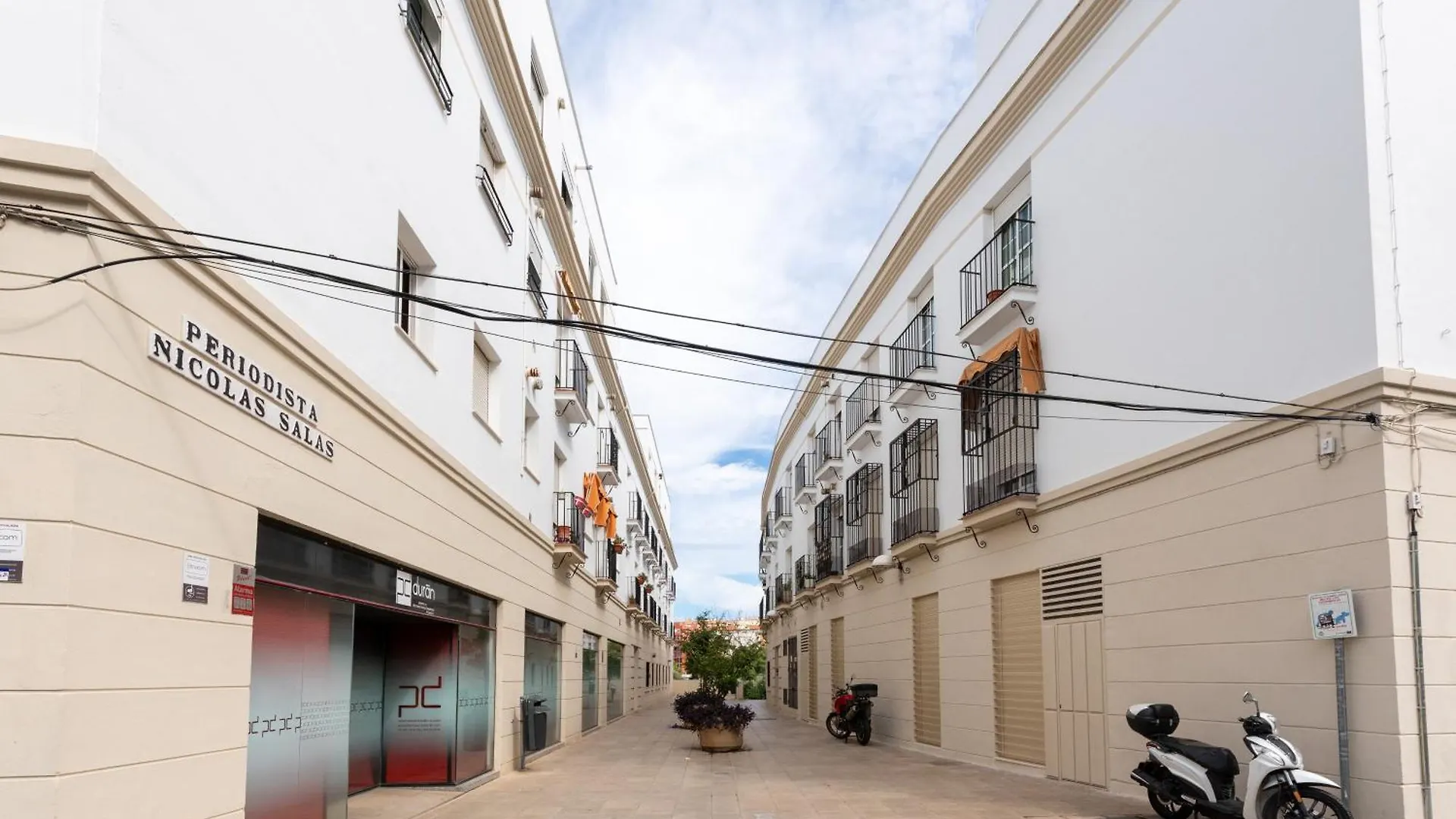 Apartment 3 Habitaciones Y 2 Banos Junto Al Rio Seville Spain