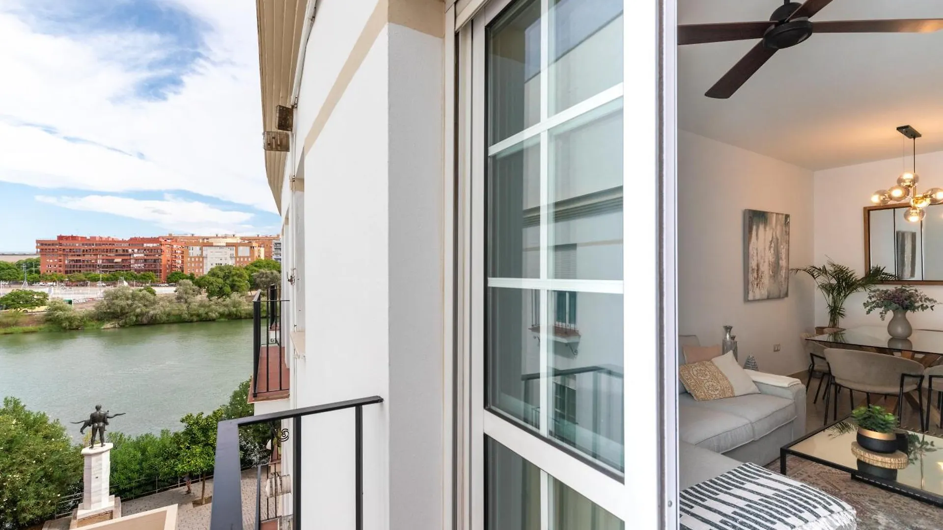 Apartment 3 Habitaciones Y 2 Banos Junto Al Rio Seville