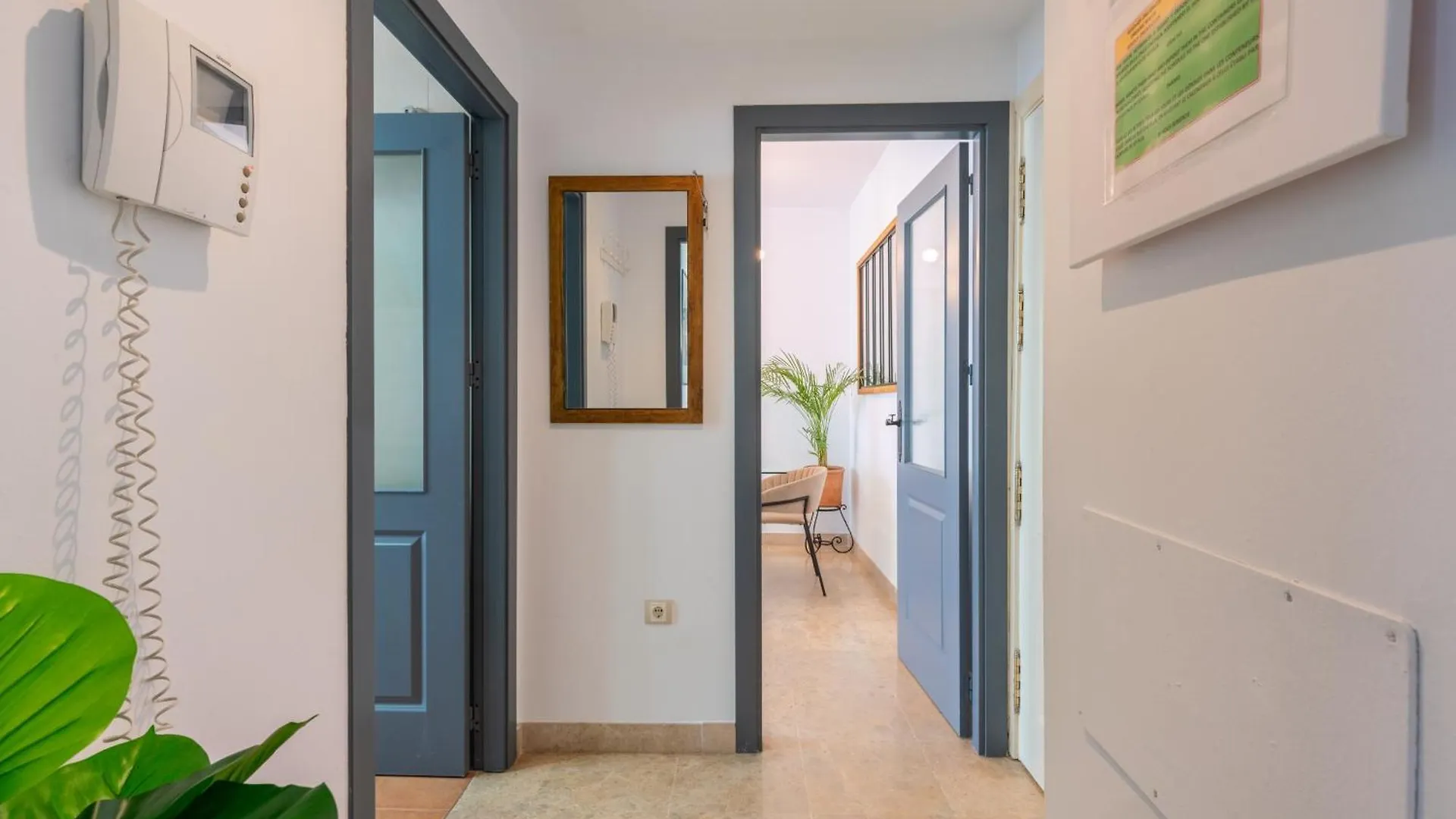 3 Habitaciones Y 2 Banos Junto Al Rio Seville Apartment