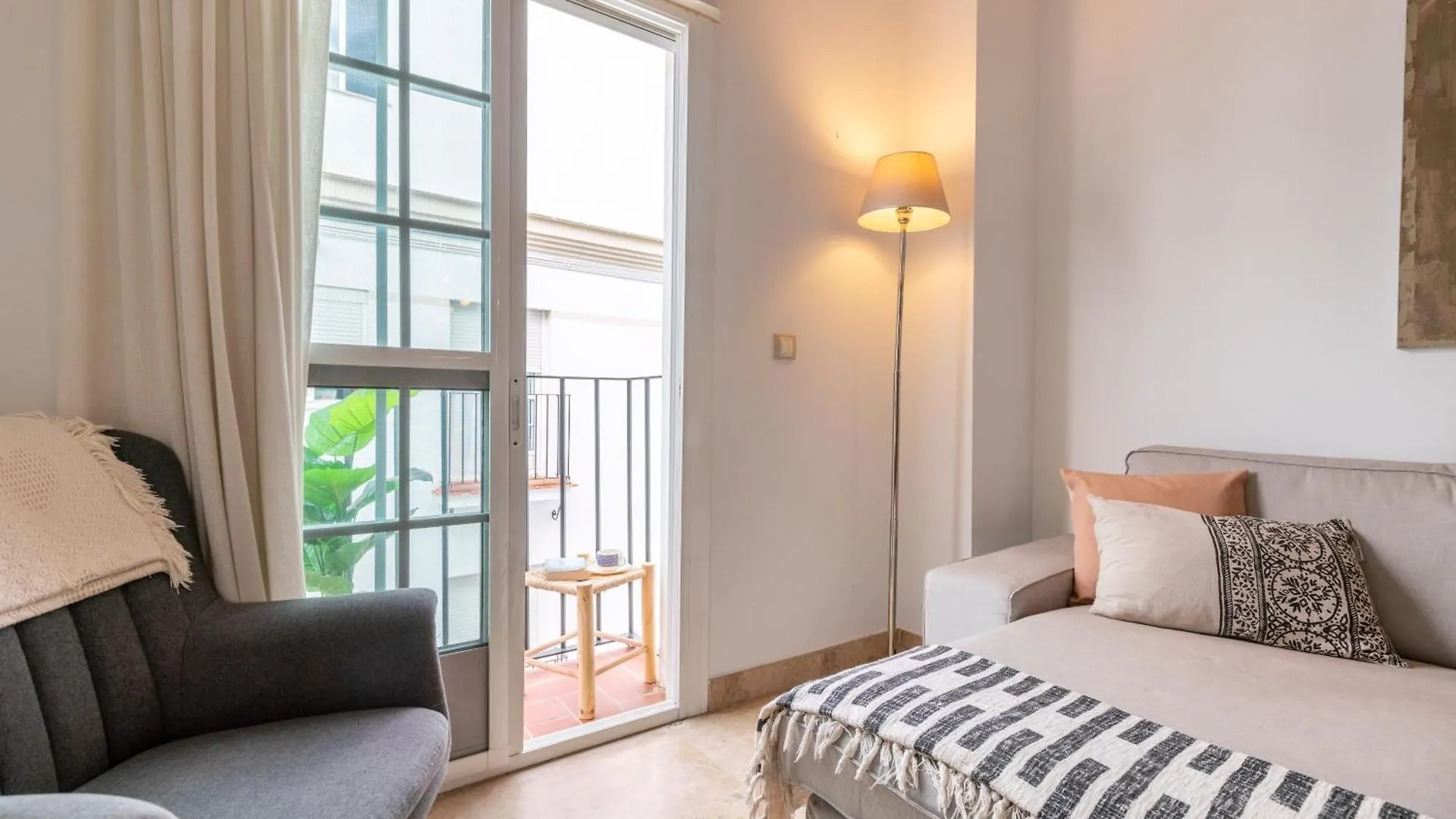 3 Habitaciones Y 2 Banos Junto Al Rio Seville 0*,  Spain