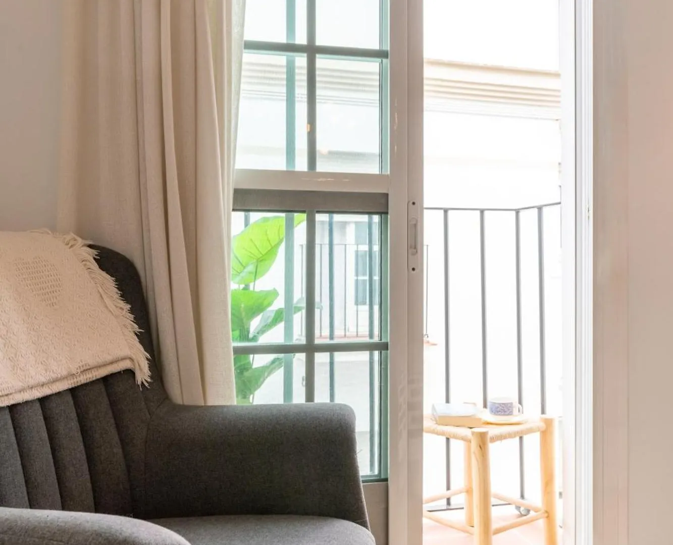 3 Habitaciones Y 2 Banos Junto Al Rio Seville Apartment