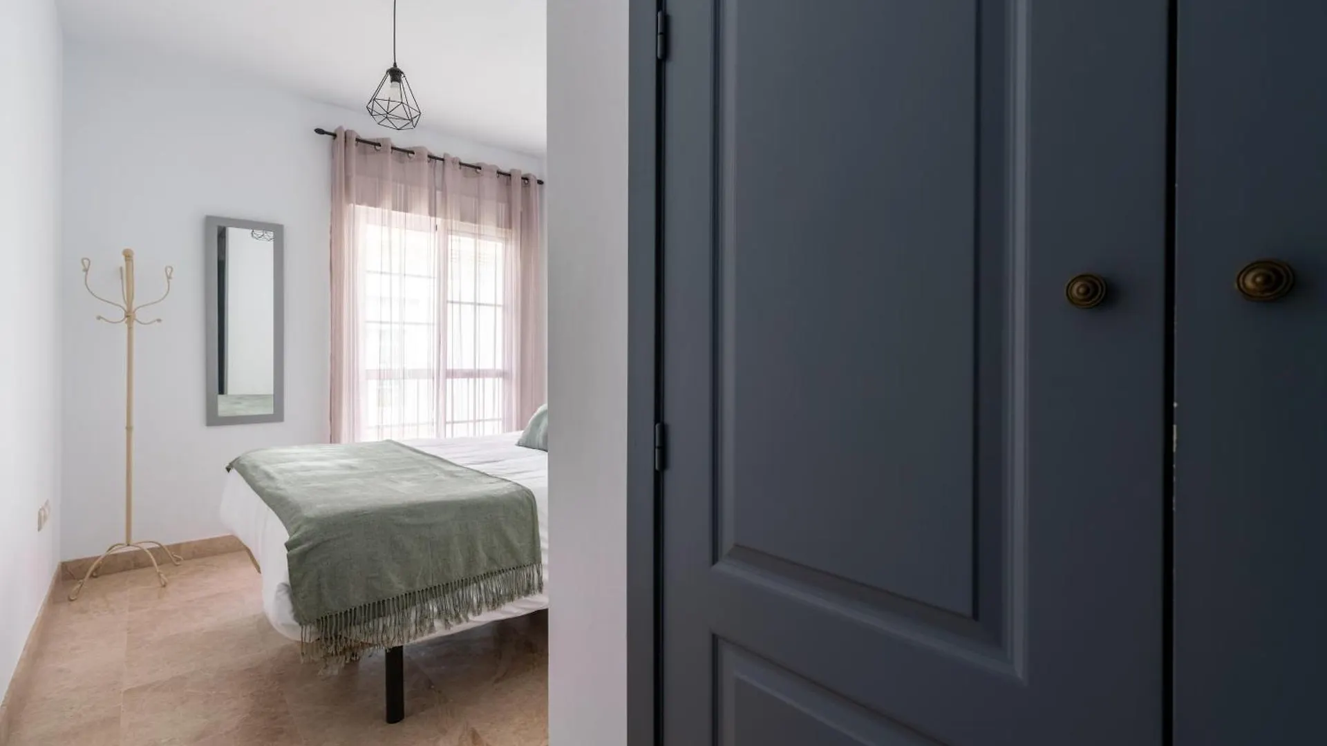 3 Habitaciones Y 2 Banos Junto Al Rio Seville Apartment