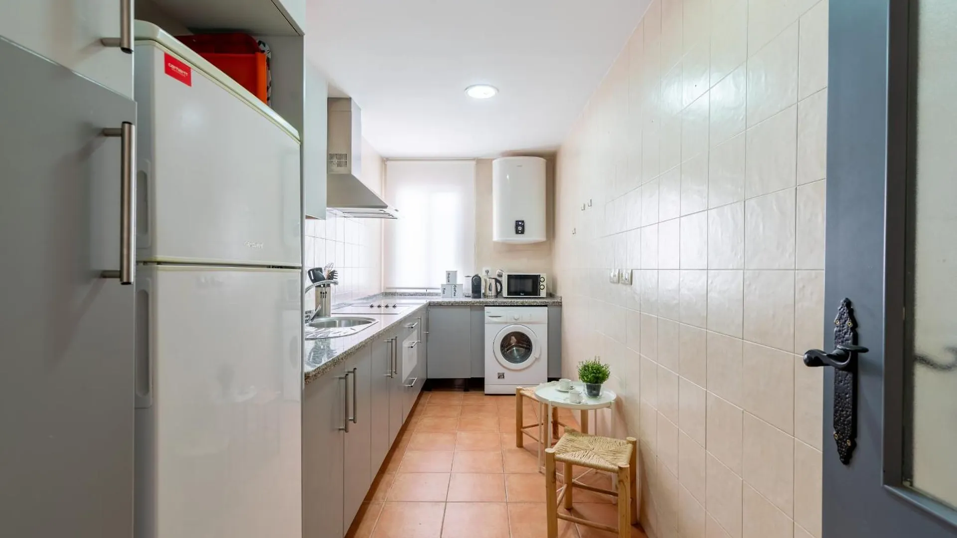 3 Habitaciones Y 2 Banos Junto Al Rio Seville Apartment